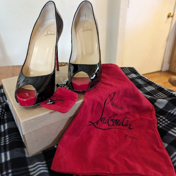 Louis Vuitton Black/Red Heels Size 42 - Picture 4 of 7